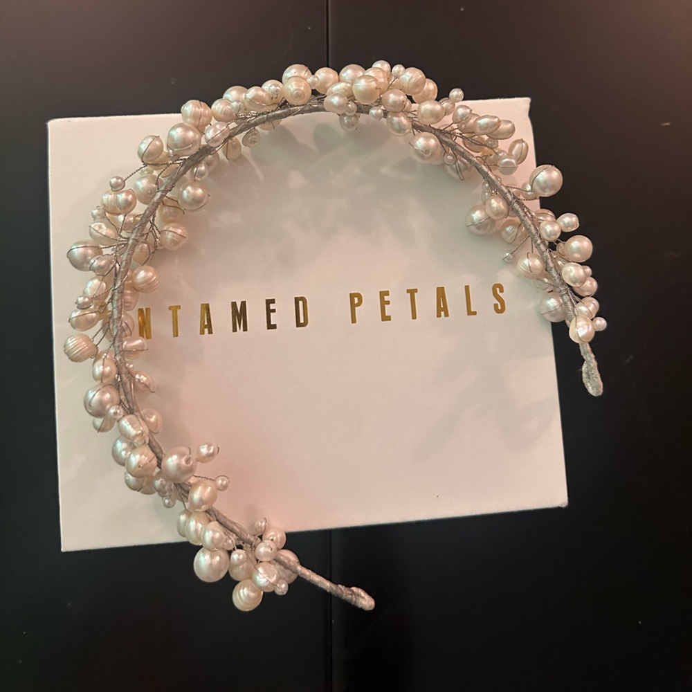 UNTAMED PETALS BY AMANDA JUDGE Pearl Headband